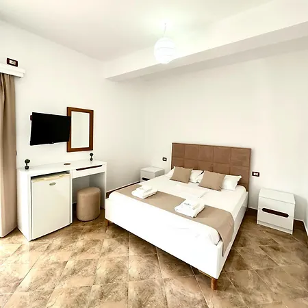 Seli's White 3*